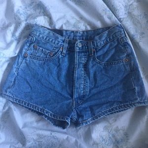 mid rise levi shorts